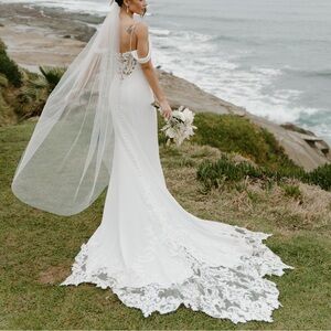 Kitty Chen Barcelona White Lace Wedding Dress Worn once with fingertip Veil
